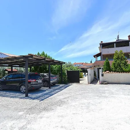 Mit Privatpool Fuer 8 Personen Ca 180 Qm In Pula, Istrien Istrische Riviera *